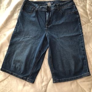 St. John’s Bay Women’s Denim Jean shorts, Size 14